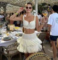 Europa, América y Estados Unidos en la primavera y el verano de 2025 nueva moda con flecos estilo de vacaciones falda hueca conjunto de dos piezas - details 2