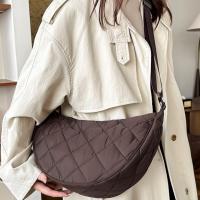 Bolso cruzado portátil a cuadros de Color sólido, correa ajustable acolchada, bolso de media luna, bolso de hombro de nailon acolchado que combina con todo, diario - details 16