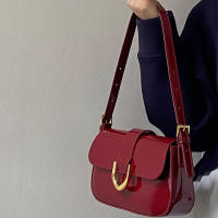 Bolso bandolera pequeño de charol para mujer con solapa, diseño vintage rojo - details 9