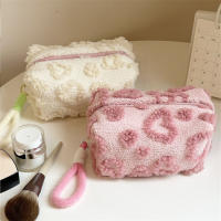 Bolsa De Maquillaje De Peluche Con Manija Organizador De Viaje Estuche De Cosméticos Suave Estampado De Amor Bolso De Lápices Lindo Y Portátil - details 2