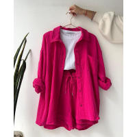 Conjunto de dos piezas para mujer, camisa de manga larga con cuello vuelto de tela arrugada, pantalones cortos con cordón de cintura alta, moda informal de talla grande - details 15