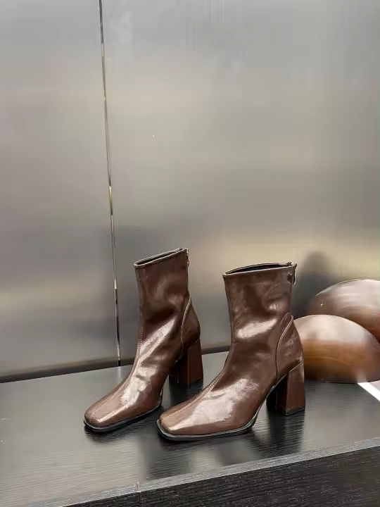 Botas de tacón alto con punta cuadrada, botines delgados, zapatos de mujer nuevos, tacón grueso marrón con falda. - 1