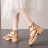 Sandalias verano de las mujeres 2025 nuevo desgaste exterior antideslizante de fondo plano zapatos de playa versátil negro vacío botas frescas marea - details 17