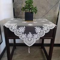 Mantel fino con borlas bordadas cuadradas europeas de 85cm, manteles pequeños para salas de estar, balcones, bodas y Navidad - details 0