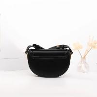 Bolso de sillín de moda para mujer, bolso de hombro tipo mensajero de color sólido de moda 2024 con correa ajustable, resistente a la decoloración, forro de poliéster, cierre de cierre de beso, pintura de borde acolchado - negro/rojo - details 4