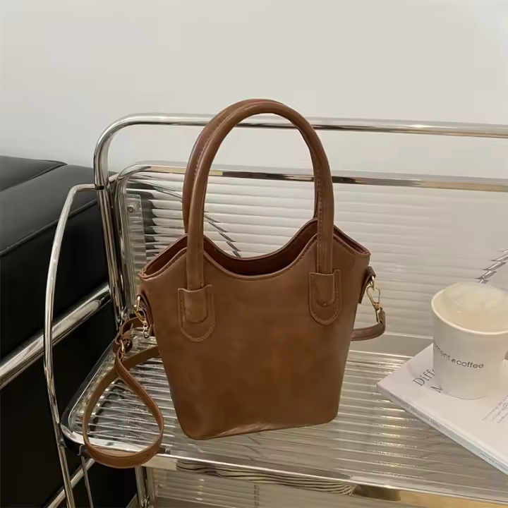 Los bolsos retro populares de este año son versátiles para las mujeres en otoño e invierno, 2024 nuevos bolsos cruzados con una sensación de alta gama, bolsos tipo cubo de mano - 1