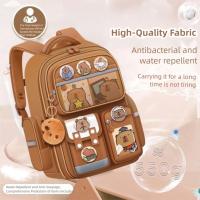 Mochila impermeable de capibara con insignia de tarjeta, muñeca, mochila escolar de gran capacidad, protección de la columna vertebral, correas anchas, mochila para estudiantes - details 11