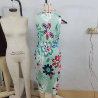 Vestido estampado de cintura irregular con cuello en V de verano 2025 para mujer - details 7