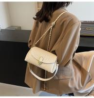 Elegante bolso cruzado tejido negro para mujer: bolso de hombro versátil con correa desmontable, cierre de cremallera y herrajes en tono dorado, perfecto para atuendos informales o formales - details 13