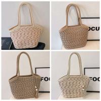 Bolso de mano tejido dulce a la moda, colgante con borlas, bolso de paja transpirable, bolso de playa de verano Beige de poliéster para mujer - details 0