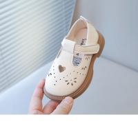 2025 Primavera Verano nuevos zapatos de cuero para niñas con corazón hueco princesa dulce recortes clásicos transpirables con correa en T zapatos planos para niños - details 4