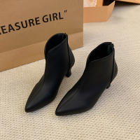 Nuevas botas de mujer con tacón de gato, boca en V, ajustadas, color marrón y piel desnuda. - details 10