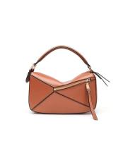 2025 Nuevo bolso de hombro para mujer: bolso de almohada acolchado geométrico de primavera, bolso cruzado con diseño de retales, mochila de lujo de alta gama Fashionab - details 10