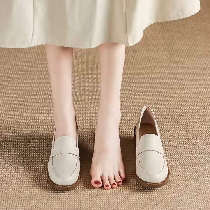 Zapatos de cuero con tacón grueso simple, suela suave, de 4 cm de altura, zapatos pequeños de cuero. - 1