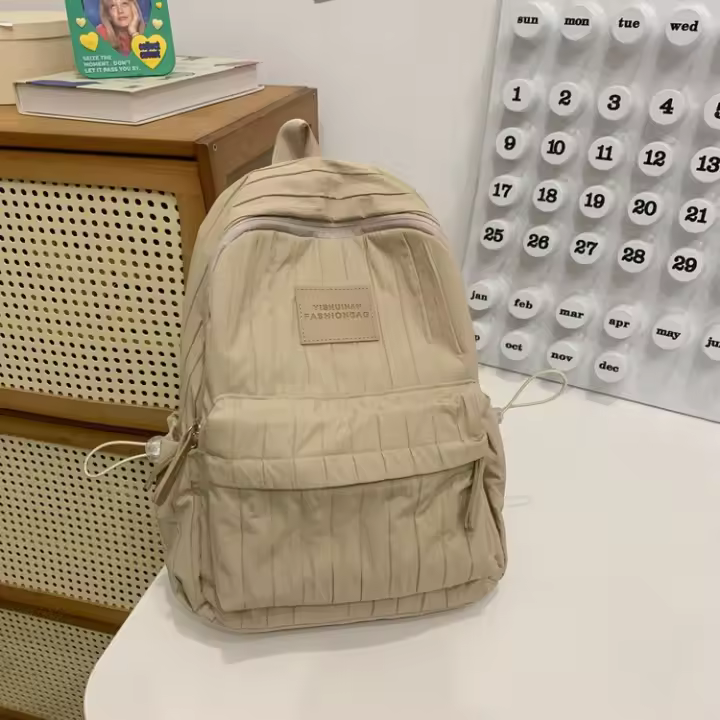 Viajes, chicas, ocio, estudiantes universitarias, mochila, morral, cartera, estilo nicho, lujo minimalista, nailon - 1