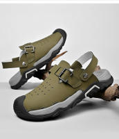 Verano dos usan zapatillas de playa, sandalias deportivas al aire libre y zapatos de montañismo. - details 15