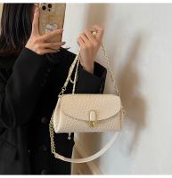Elegante bolso cruzado tejido negro para mujer: bolso de hombro versátil con correa desmontable, cierre de cremallera y herrajes en tono dorado, perfecto para atuendos informales o formales - details 3