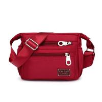 Nylon Oxford tela bolsa de mensajero de las mujeres 2025 nuevo bolso de las mujeres de mediana edad hombro moda lona madre versátil - details 3