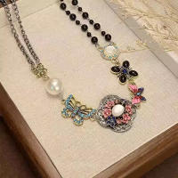 Collar de mariposa de flor de cristal para mujeres nicho de alto grado sentido cadena de clavícula viento vintage gargantilla industrial pesada - details 1