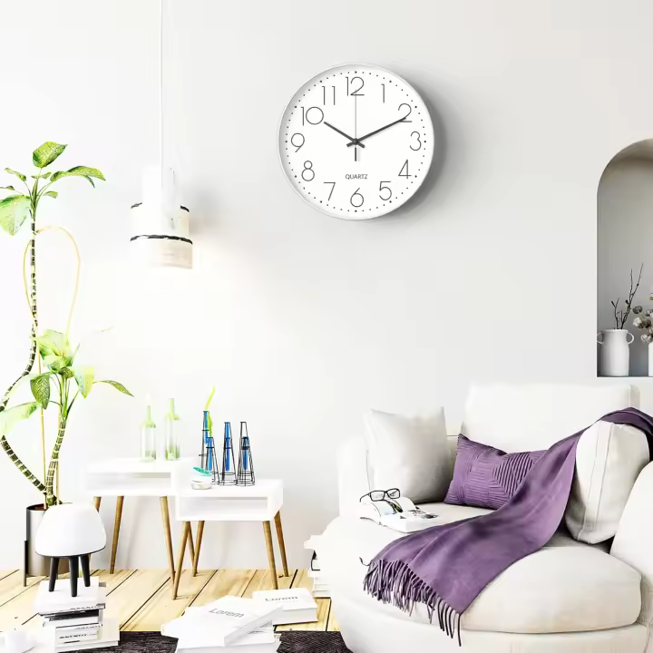 Reloj de Pared, 30CM Movimiento de Cuarzo silencioso, diseño Minimalista Moderno (Blancos Caracteres Negro) - 1