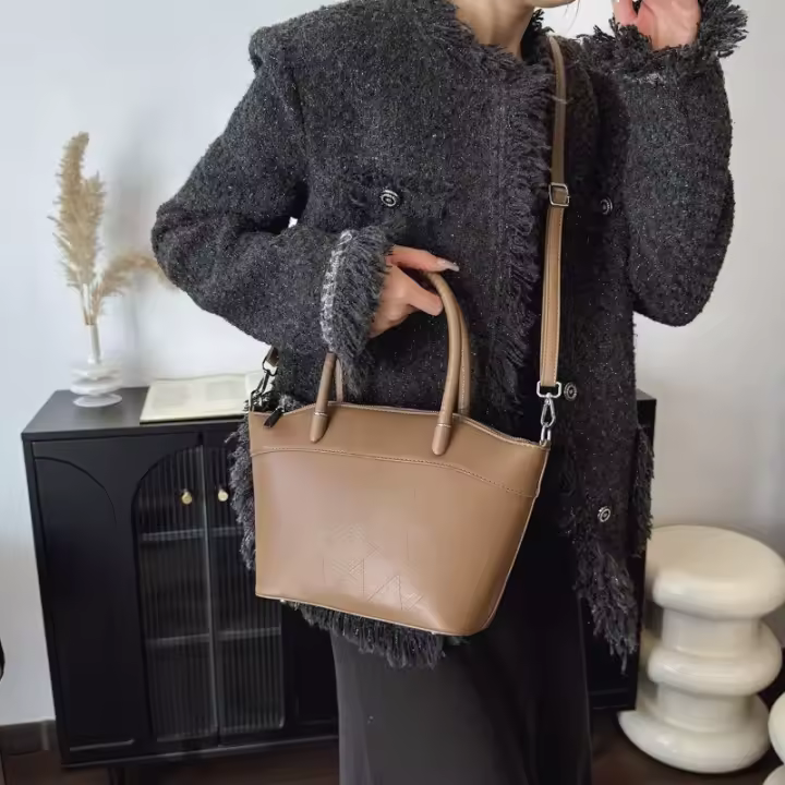 Gran capacidad bolso bolso femenino 2025 nuevo, la moda de ocio conmutar solo hombro crossbody bolsa - 1