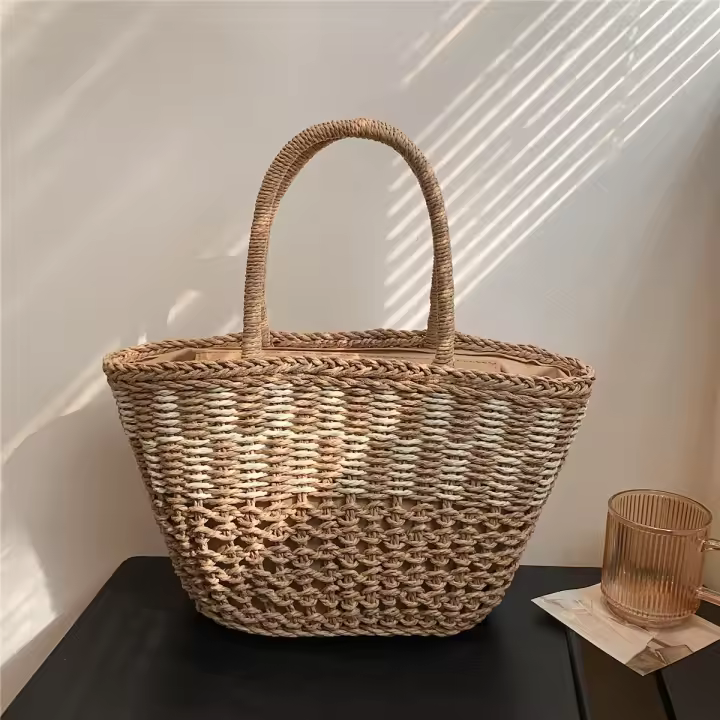 NYXIA Bolso grande de paja tejida para mujer - Bolso elegante informal para playa y vacaciones en beige, ligero y duradero con correa de hombro fija, perfecto para salidas de verano, bolso de playa - 1