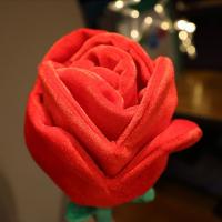 Ramo de flores de rosas rojas creativas, hebilla de cortina, rama de flores artificiales DIY, rosa de peluche de imitación a la moda para el Día de San Valentín - details 5