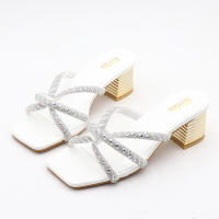 Sandalias de tacón con tira fina y strass - details 8