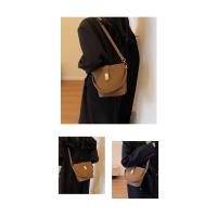 Bolso de Mujer de Gran Capacidad Bolso Cuadrado Mate, Sentido de Alta Gama, Bolso Portátil para las Axilas - details 16