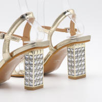 Tacones altos con punta cuadrada, tacones gruesos con un botón de diamantes de imitación, sandalias de talla grande - details 9