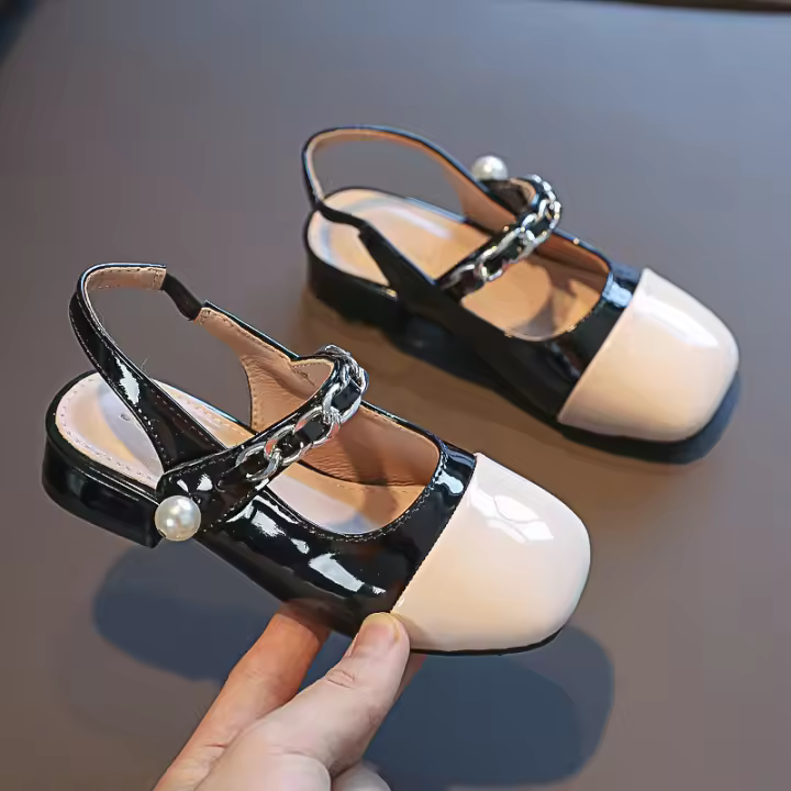 Nuevas Sandalias Negras Baotou Zapatillas de Niña Deslizantes y de Moda - 1