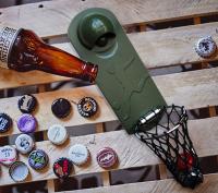 Abridor de jarras de vino Abrebotellas Magnético Deportivo - Diseño Baloncesto/Fútbol, Aleación Premium, Colecciona Tapones, Regalo Original para Hombres, Multicolor, Fácil Instalación en Nevera o Pared - details 1