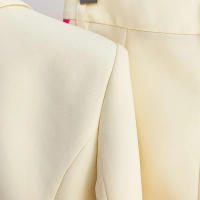 Conjunto de pantalón de oficina de dos piezas de talla grande con parches de color, blazer de un solo botón y pantalón acampanad - details 4