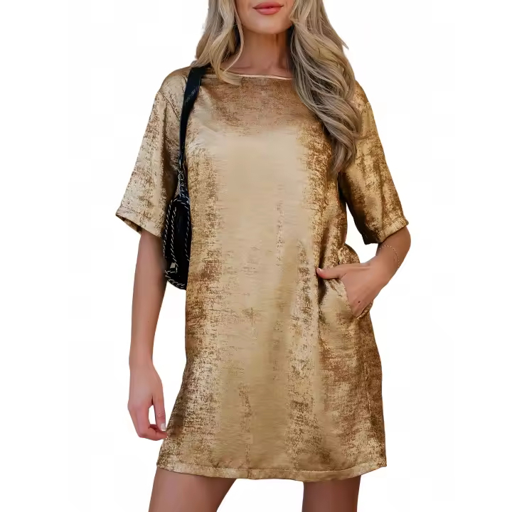 Mini vestido tipo camiseta con cuello redondo y brillo metálico, dorado - 1