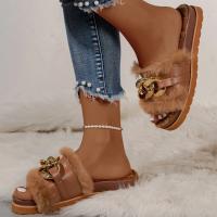 Pantuflas de otoño/invierno 2024 para mujer, nuevas pantuflas de lujo con hebilla de metal, pantuflas peludas con cadena, sandalias para el hogar, pantuflas de moda. - details 5