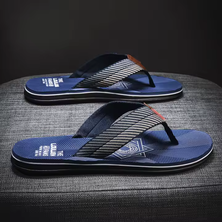Nuevas chanclas de playa de verano para hombre antideslizantes, sandalias casuales para uso exterior, zapatillas de hombre con suela gruesa de tendencia. - 1