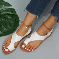 Nuevo estilo de sandalias planas huecas con punta abierta para mujer, talla grande, sencillas, con velcro, para playa - details 2