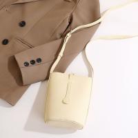 Bandolera de cuero de PU exquisita a la moda, bolso cruzado informal con cremallera para mujer, bolso de mano Simple de gran capacidad, uso diario - details 1