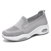 Zapatos de las mujeres 2025 nuevos zapatos individuales casuales transpirables zapatos de las mujeres caminar deportes de mediana edad y ancianos zapatos de la madre - details 2