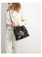 Bolsos de mujer de gran capacidad a la moda, nuevo bolso de mensajero de cadena plisada con textura de alta calidad en color sólido. - details 10