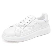 Nuevos zapatos blancos gruesos para hombre, Color sólido, ligeros, antideslizantes, zapatos deportivos de moda que aumentan la altura, cuero genuino - details 4