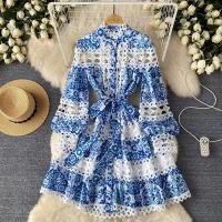 Minivestido ajustado con agujeros y manga acampanada para mujer, minivestido con estampado ral, cuello levantado, con cordones y cintura alta - details 2