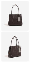 Bolso de mano de cuero suave, nuevo bolso de hombro de gran capacidad para estudiantes universitarios que viajan, bolso de nicho con textura. - details 14