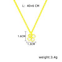 Nicho diseño sentido colgante superflash pétalos cadena clavícula mujer alto sentido luz lujo dulce titanio acero collar - details 5