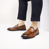 Mocasines de cuero estilo británico casual negro con un pedal y gorro. - details 19