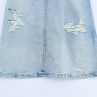 Vestido vaquero clásico de moda para mujer, estilo personalizado, con rotos y decoraciones. - details 8