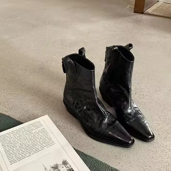 Botas vaqueras retro elegantes con punta en V, tacón grueso arrugado y estilo occidental. - 1
