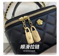 Bolso pequeño Popular de este año para mujer, novedad de verano 2025, bolso de mano acolchado con cadena, bolso de hombro tipo bandolera con caja versátil - details 6
