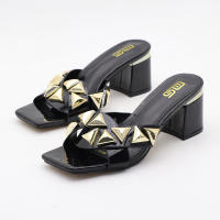 Correade una sola pieza con puntera abierta y tacón grueso y sandalias y pantuflas exteriores sencillas y versátiles para mujer. - details 2