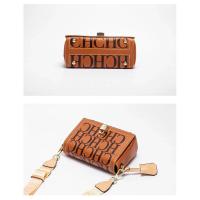 CH Fashion Design 2024 Nuevo modelo de cabeza impresa en color sólido Accesorios de metal Hebilla Bolso de hombro para mujer Marca Mochila de lujo de alta gama - details 7